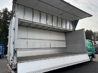 三菱ふそうファイターアルミウイング中型（4t）[写真09]