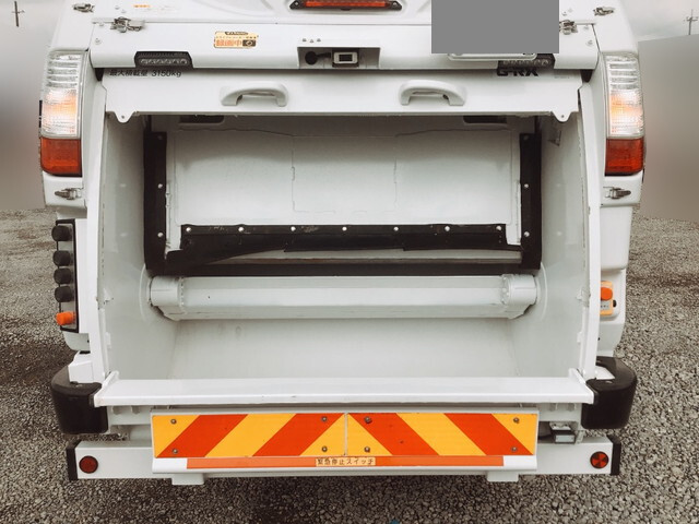 三菱ふそうキャンターパッカー車（塵芥車）小型（2t・3t）[写真10]
