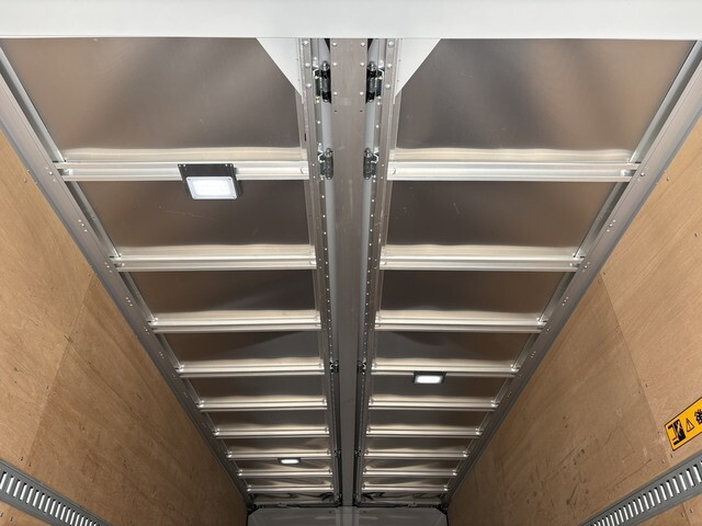 いすゞフォワードアルミウイング中型（4t）[写真14]