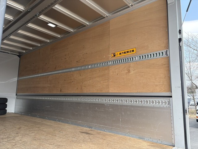 いすゞフォワードアルミウイング中型（4t）[写真16]