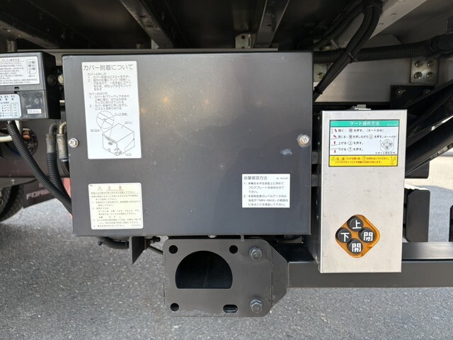 いすゞフォワードアルミウイング中型（4t）[写真23]