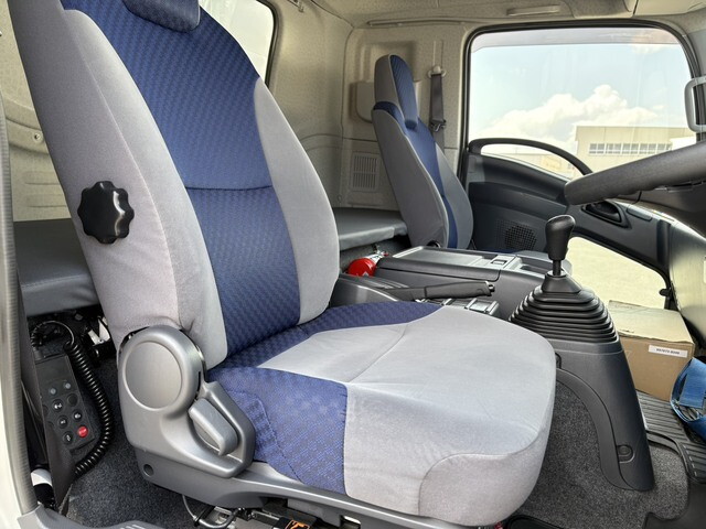 いすゞフォワードアルミウイング中型（4t）[写真30]