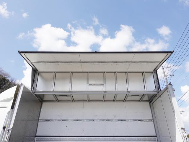 三菱ふそうファイターアルミウイング中型（4t）[写真10]