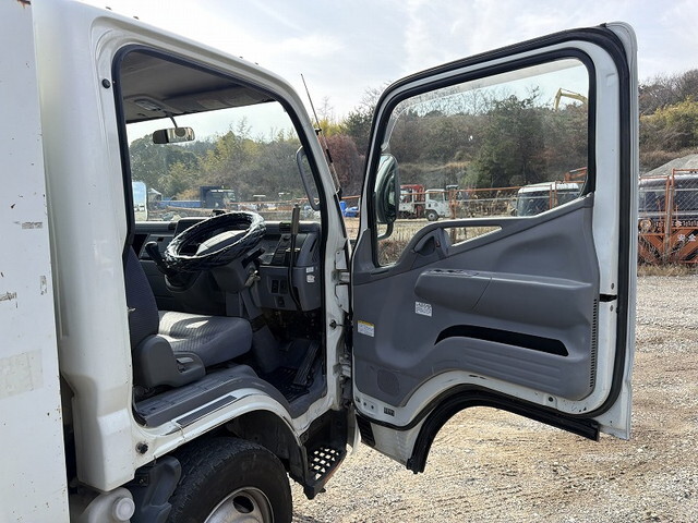 三菱ふそうキャンターダンプ小型（2t・3t）[写真15]