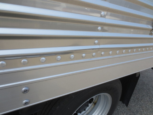 いすゞエルフアルミバン小型（2t・3t）[写真17]