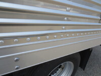 いすゞエルフアルミバン小型（2t・3t）[写真18]