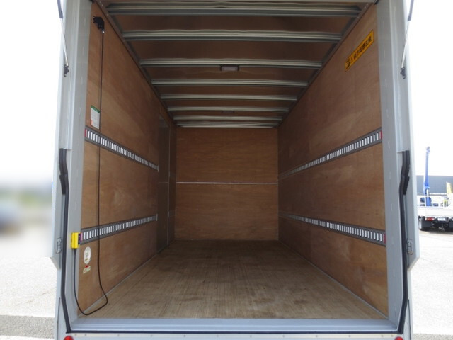 いすゞエルフアルミバン小型（2t・3t）[写真09]