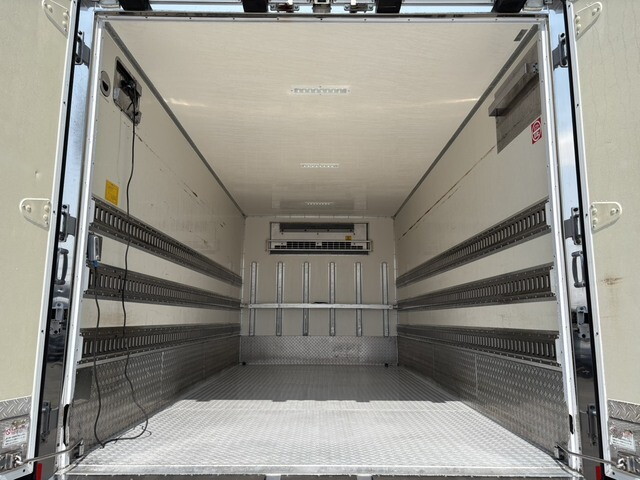 いすゞエルフ冷凍車（冷蔵車）小型（2t・3t）[写真11]