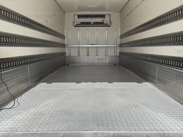 いすゞエルフ冷凍車（冷蔵車）小型（2t・3t）[写真12]