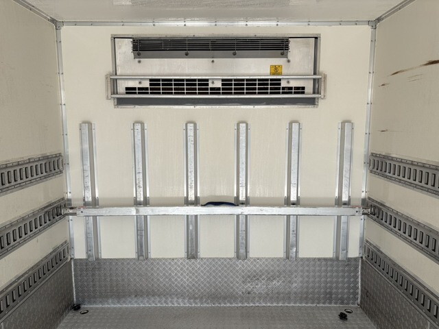 いすゞエルフ冷凍車（冷蔵車）小型（2t・3t）[写真15]