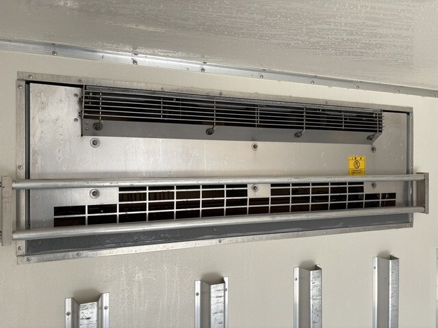 いすゞエルフ冷凍車（冷蔵車）小型（2t・3t）[写真16]