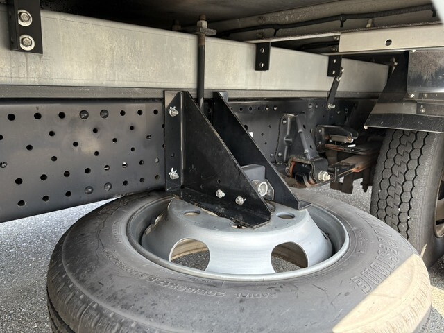 いすゞエルフ冷凍車（冷蔵車）小型（2t・3t）[写真23]