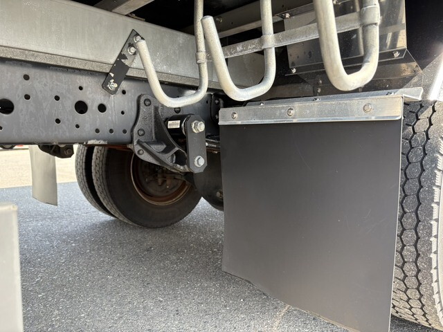 いすゞエルフ冷凍車（冷蔵車）小型（2t・3t）[写真24]