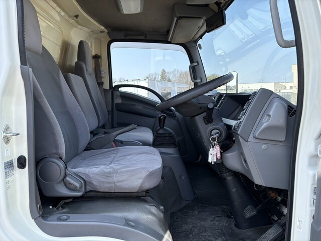 いすゞエルフ冷凍車（冷蔵車）小型（2t・3t）[写真29]