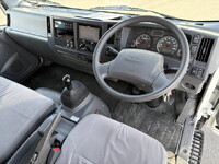 いすゞエルフ冷凍車（冷蔵車）小型（2t・3t）[写真33]