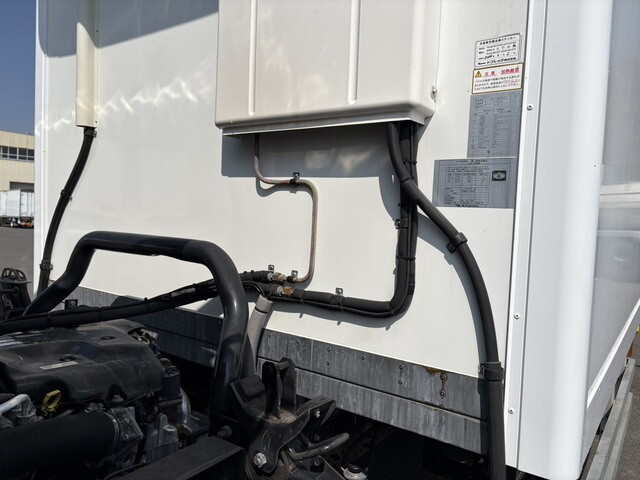 いすゞエルフ冷凍車（冷蔵車）小型（2t・3t）[写真08]