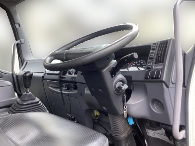 いすゞフォワードアルミブロック中型（4t）[写真32]