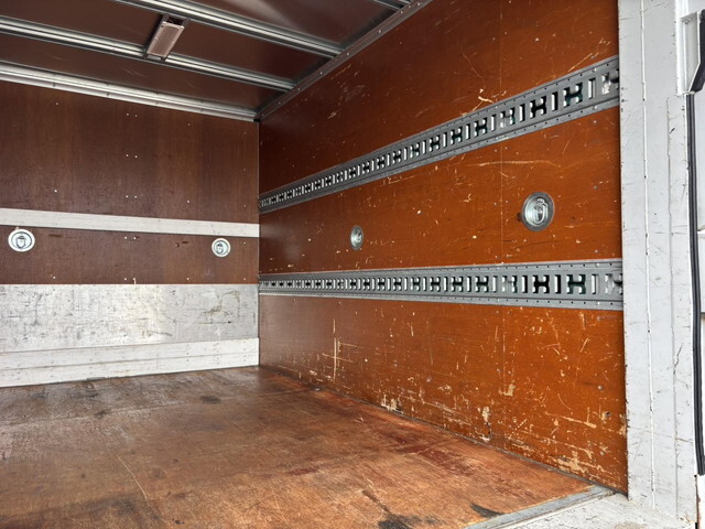 いすゞエルフアルミバン小型（2t・3t）[写真10]