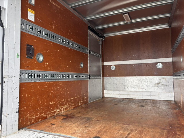 いすゞエルフアルミバン小型（2t・3t）[写真11]