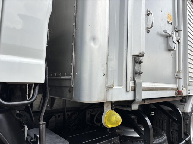 いすゞエルフアルミバン小型（2t・3t）[写真19]