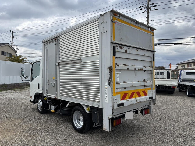 いすゞエルフアルミバン小型（2t・3t）[写真02]