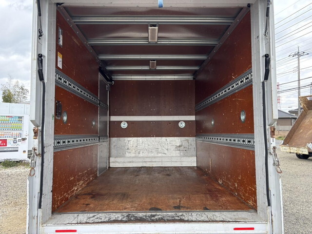 いすゞエルフアルミバン小型（2t・3t）[写真09]