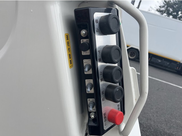 日野デュトロパッカー車（塵芥車）小型（2t・3t）[写真33]