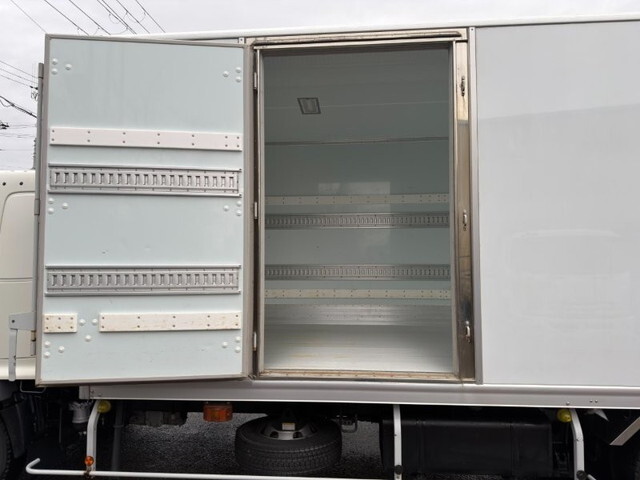 日野レンジャー冷凍車（冷蔵車）中型（4t）[写真11]