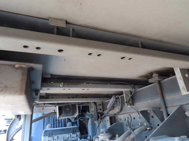 いすゞエルフ冷凍車（冷蔵車）小型（2t・3t）[写真12]