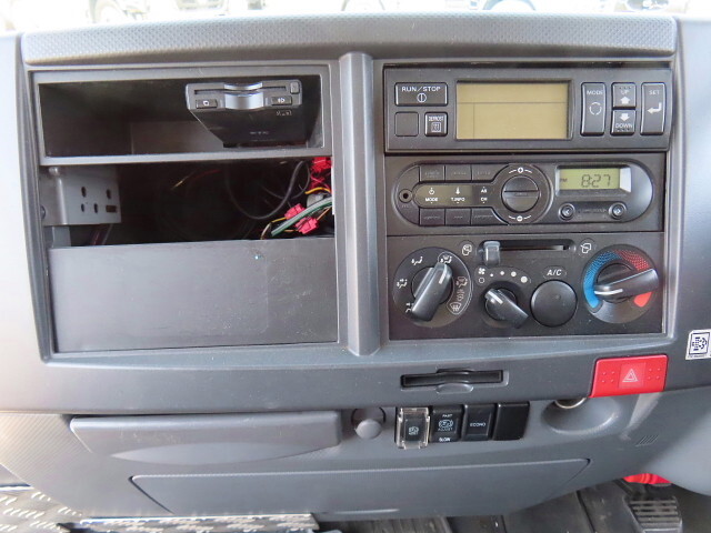 いすゞエルフ冷凍車（冷蔵車）小型（2t・3t）[写真23]