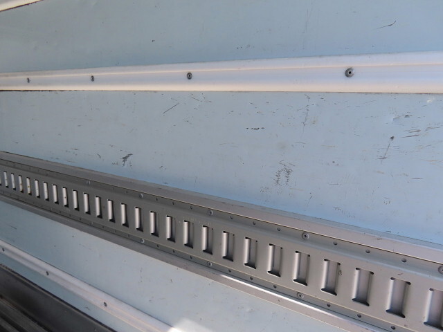 いすゞエルフ冷凍車（冷蔵車）小型（2t・3t）[写真32]