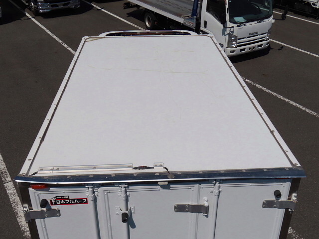 いすゞエルフ冷凍車（冷蔵車）小型（2t・3t）[写真07]