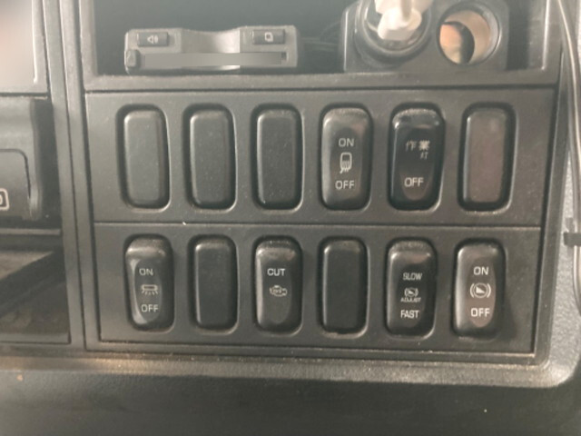 三菱ふそうファイタークレーン4段中型（4t）[写真34]