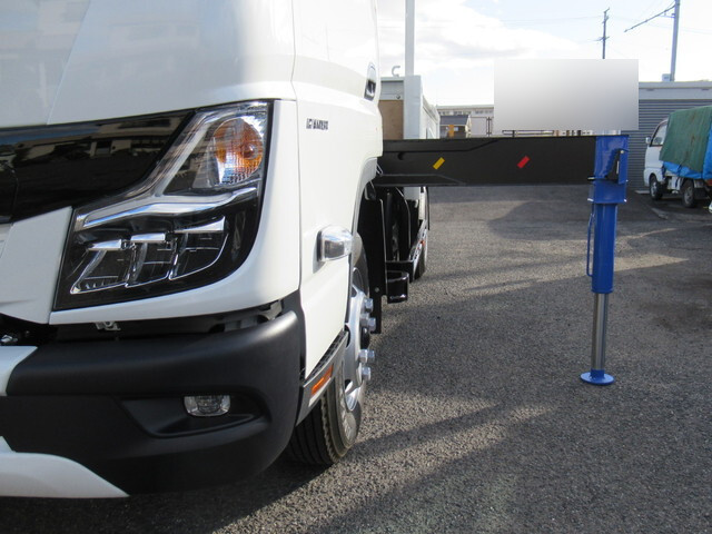 三菱ふそうキャンタークレーン5段小型（2t・3t）[写真12]