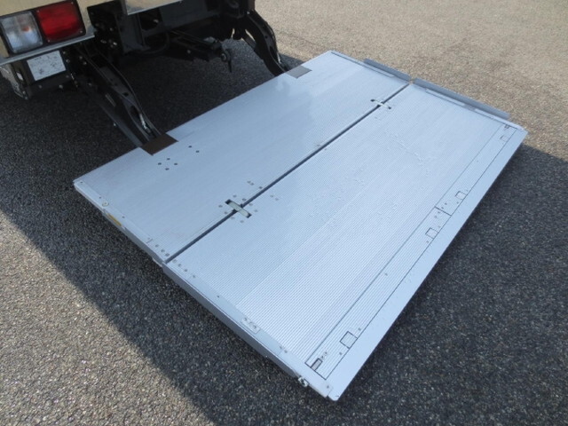 日野レンジャー冷凍車（冷蔵車）中型（4t）[写真11]