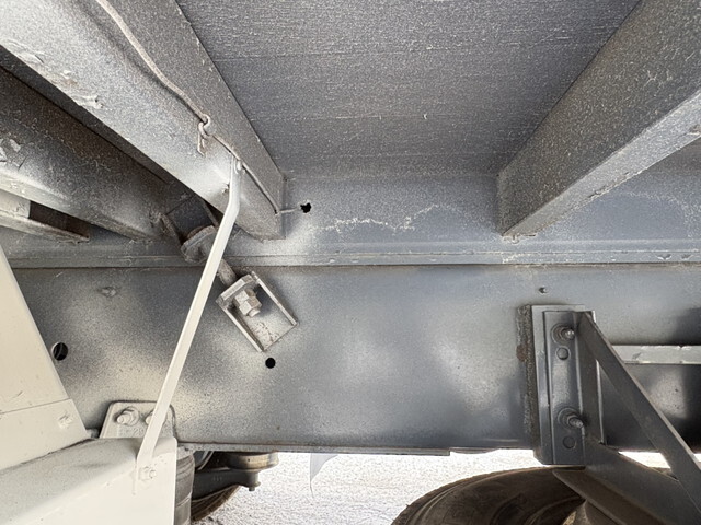 いすゞギガ平ボディ大型（10t）[写真20]