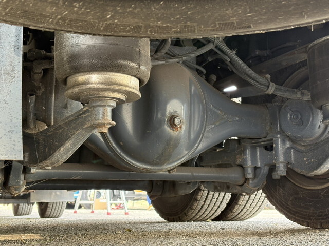 いすゞギガ平ボディ大型（10t）[写真22]