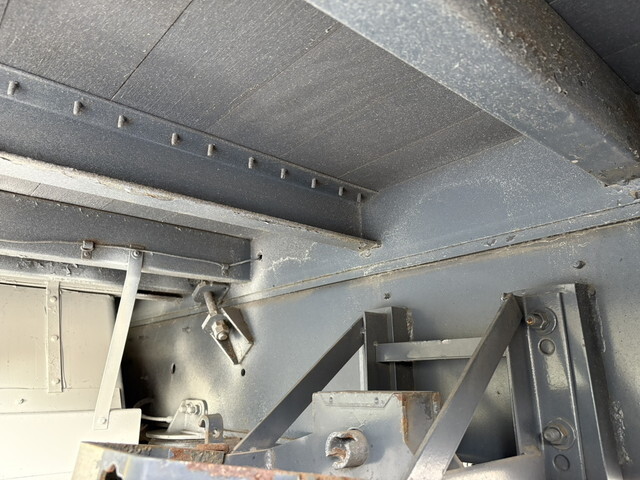 いすゞギガ平ボディ大型（10t）[写真23]