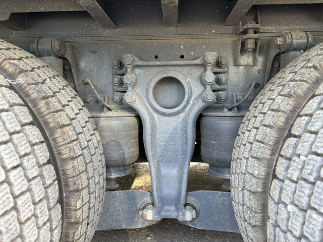 いすゞギガ平ボディ大型（10t）[写真24]