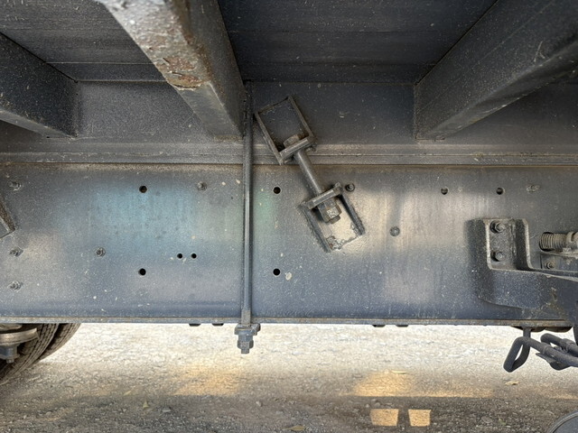 いすゞギガ平ボディ大型（10t）[写真25]