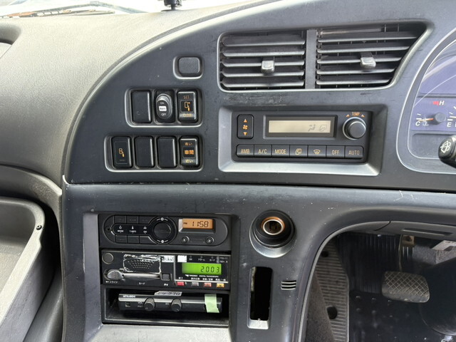 いすゞギガ平ボディ大型（10t）[写真28]