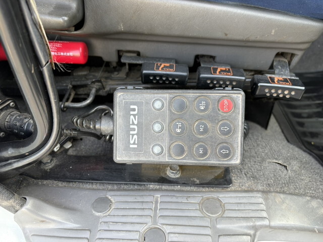 いすゞギガ平ボディ大型（10t）[写真31]