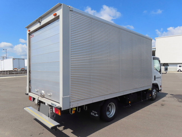 いすゞエルフアルミバン小型（2t・3t）[写真04]