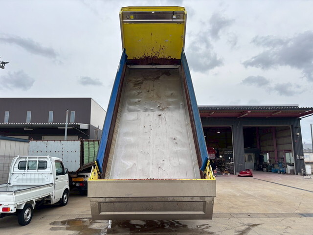 三菱ふそうスーパーグレートダンプ大型（10t）[写真22]