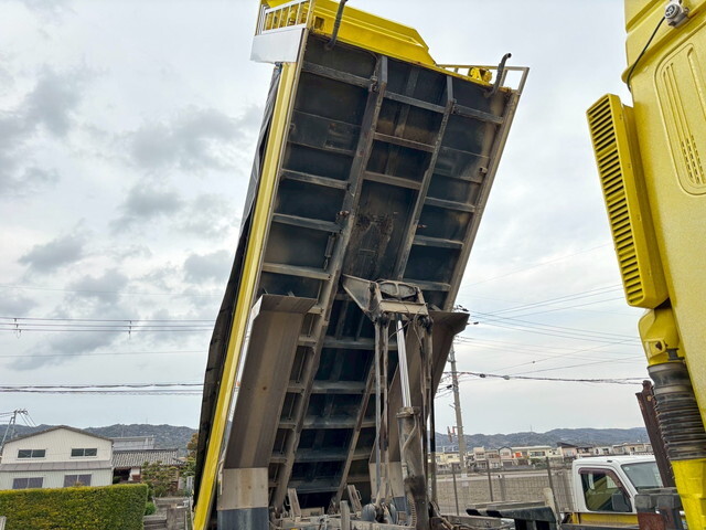 三菱ふそうスーパーグレートダンプ大型（10t）[写真23]