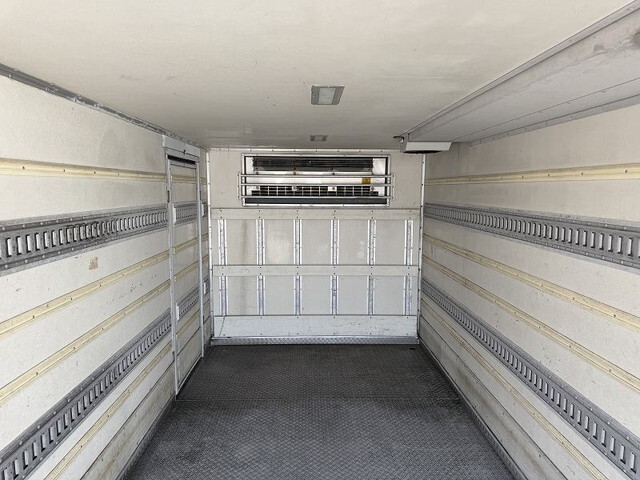 いすゞエルフ冷凍車（冷蔵車）小型（2t・3t）[写真14]