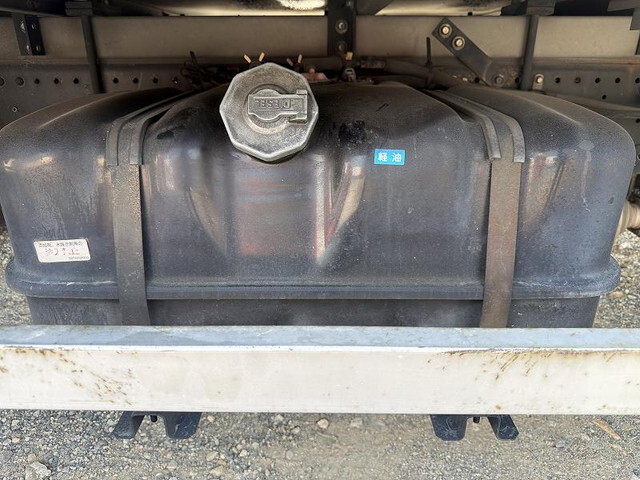 いすゞエルフ冷凍車（冷蔵車）小型（2t・3t）[写真30]