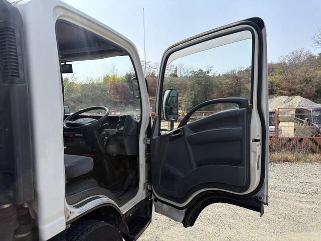 いすゞエルフ冷凍車（冷蔵車）小型（2t・3t）[写真31]