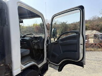 いすゞエルフ冷凍車（冷蔵車）小型（2t・3t）[写真32]