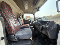 いすゞエルフ冷凍車（冷蔵車）小型（2t・3t）[写真33]